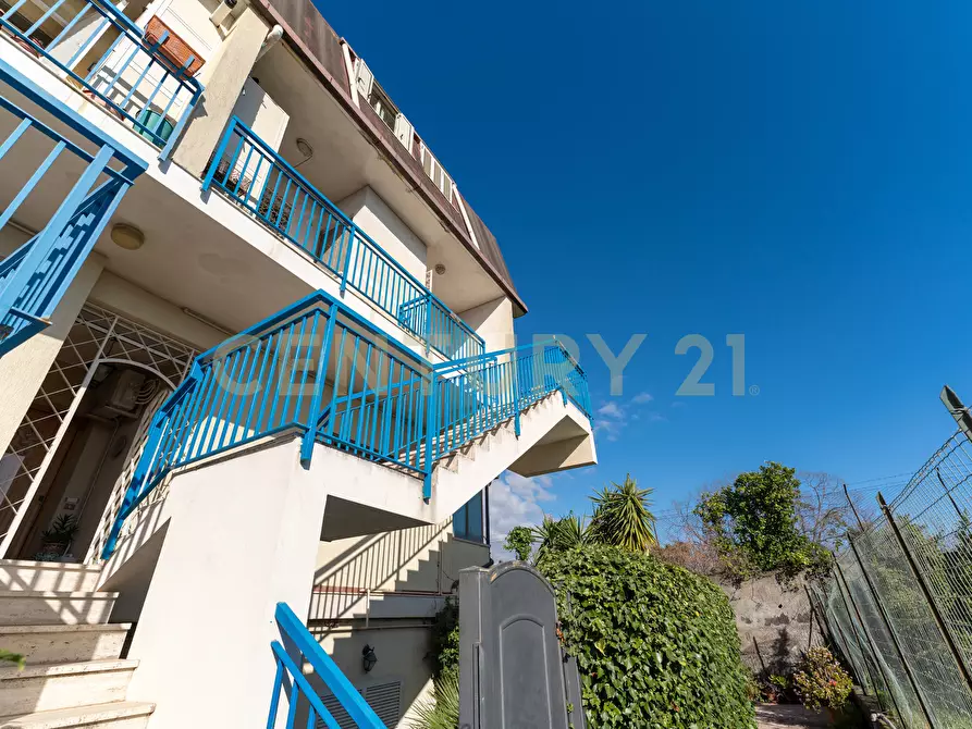 Immagine 4 di Casa semindipendente in vendita  in Via G. Leopardi 1 a Sant'agata Li Battiati