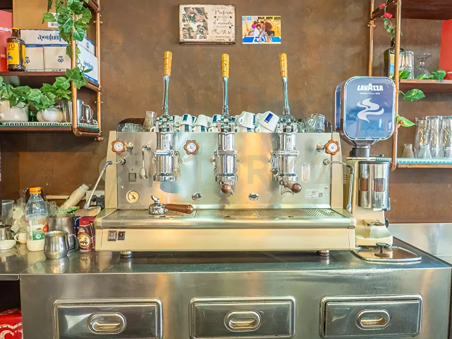 Immagine 2 di Bar / Ristorante in vendita  in Via Pellegrino Matteucci 86 a Roma