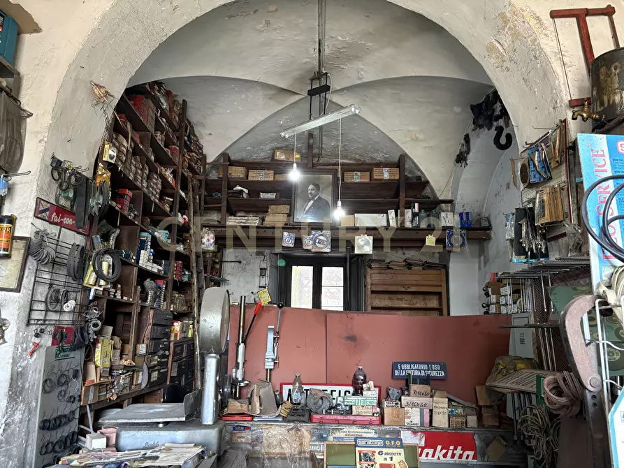 Immagine 17 di Locale commerciale in vendita  in Via 6 Aprile 59 a Catania