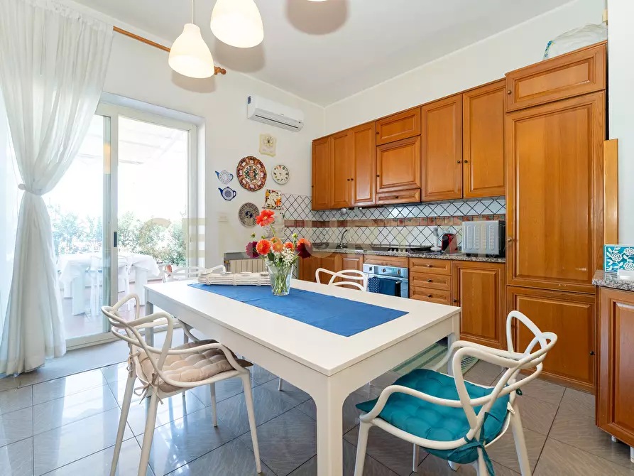 Immagine 11 di Pentalocale in vendita  in Via Salvatore Vigo 106 a Acireale