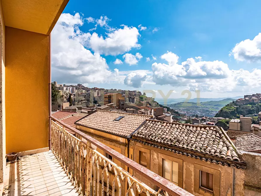 Immagine 23 di Pentalocale in vendita  in Via Roma 135 a Enna