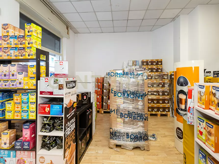 Immagine 15 di Locale commerciale in vendita  in Via Principe Nicola 27C, 29 a Catania