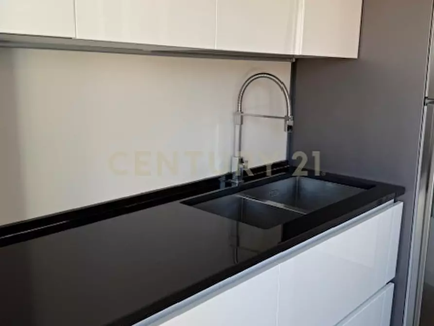 Immagine 98 di Trilocale in affitto  in Via Montecristo 10 a Roma