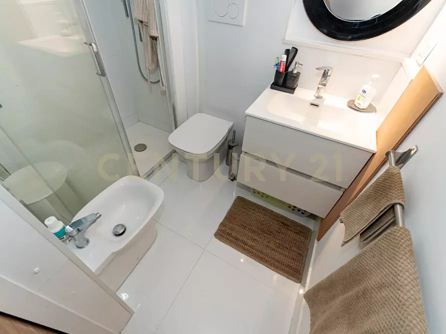 Immagine 21 di Locale commerciale in vendita  in Via Vittorio Emanuele Orlando 125 a Catania