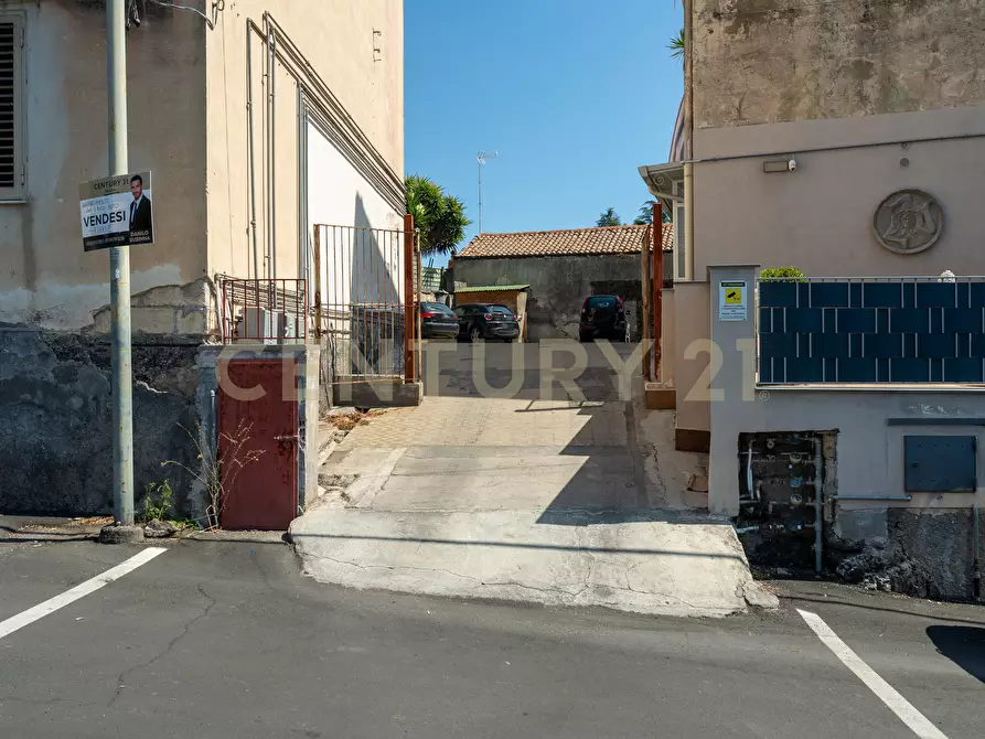 Immagine 33 di Trilocale in vendita  in Via Vittorio Emanuele Orlando 24 a Tremestieri Etneo