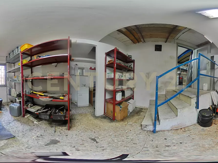 Immagine 33 di Locale commerciale in vendita  in Via Timoleone 1a a Catania