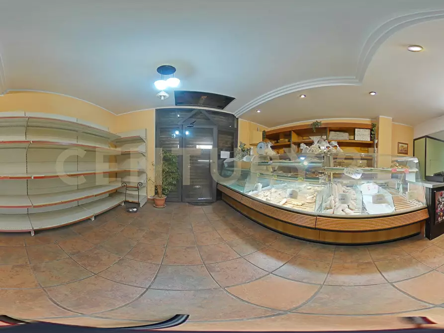 Immagine 26 di Locale commerciale in vendita  in Via Ulivi 87 a San Gregorio Di Catania