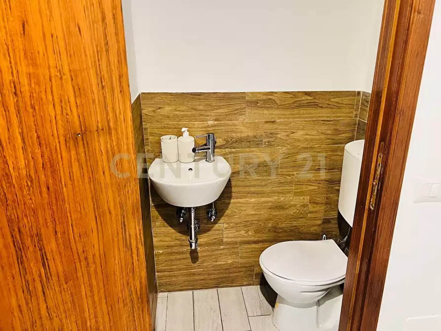 Immagine 11 di Loft/Open space in vendita  in Via Cristoforo Colombo 38 a Catania