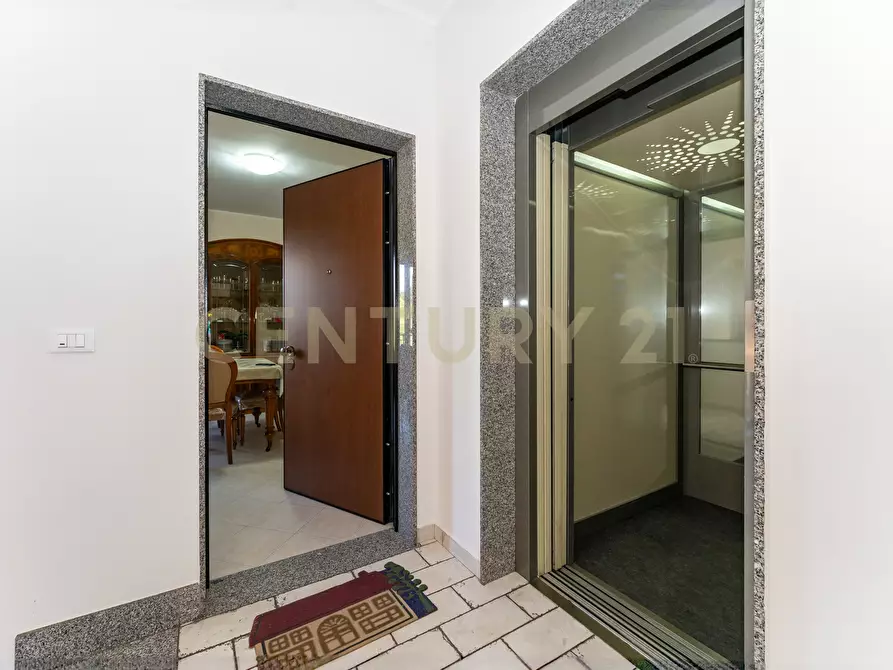 Immagine 2 di Trilocale in vendita  in Via Teocrito 10 a Aci Catena