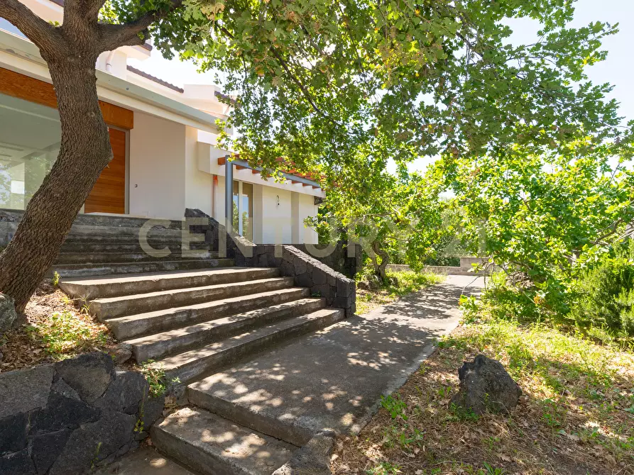 Immagine 12 di Villa in vendita  in SS284 a Adrano