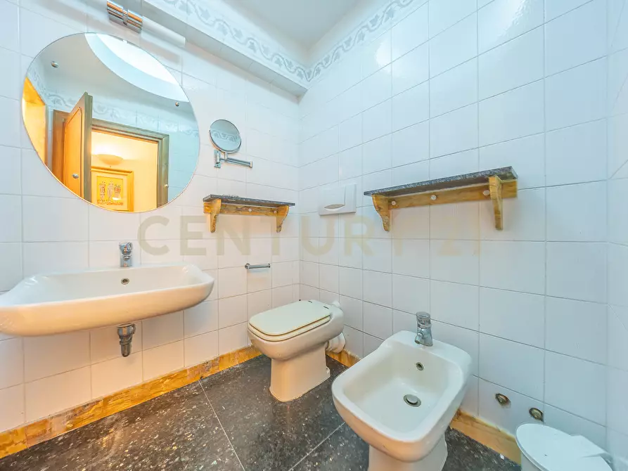 Immagine 42 di Pentalocale in vendita  in Via della Croce 71 a Roma