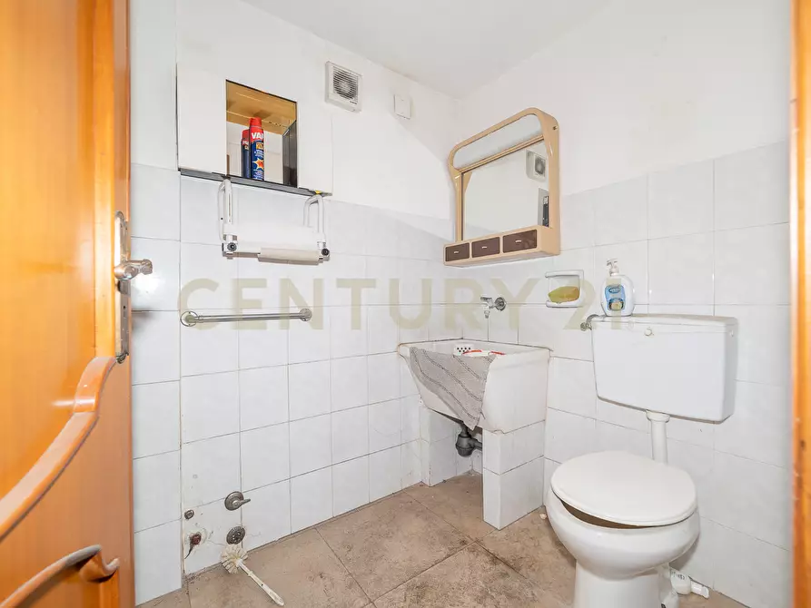 Immagine 19 di Attività commerciale in vendita  a Misterbianco