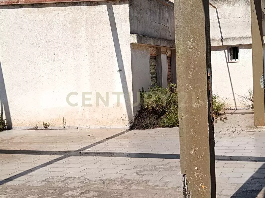 Immagine 38 di Locale commerciale in vendita  in Viale dei Lidi 433 a Siracusa