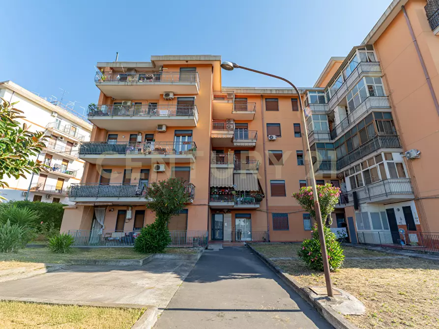 Immagine 1 di Pentalocale in vendita  in Via Carrubella 155 a Gravina Di Catania