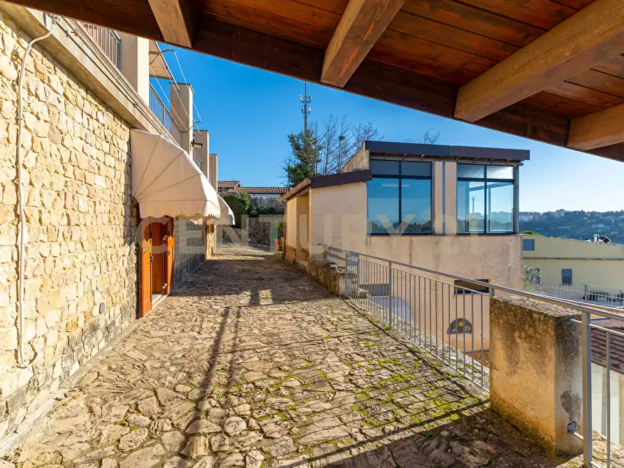 Immagine 44 di Villa in vendita  in Via Gela 95 a Caltagirone