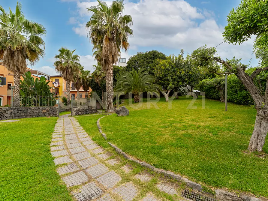 Immagine 11 di Attico in vendita  in Via Maria Gianni 85 a Catania