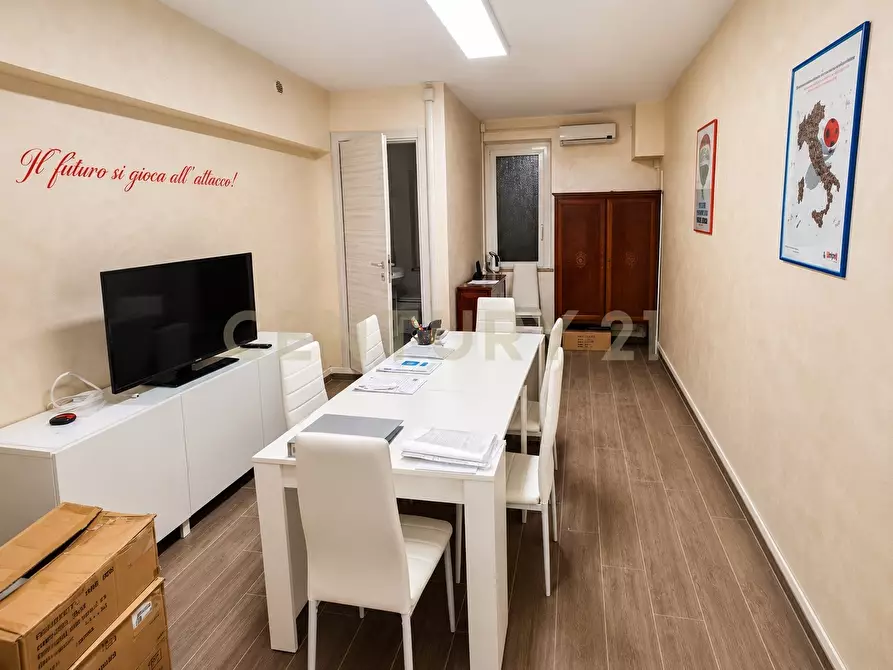 Immagine 5 di Attività commerciale in vendita  in Via Val Chisone 24 a Roma