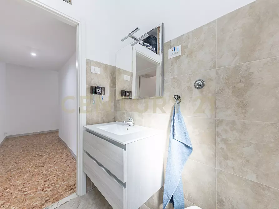 Immagine 26 di Trilocale in vendita  in Via Luigi Rava 9 a Roma