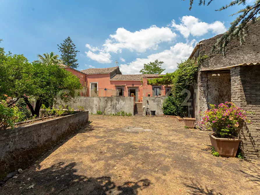 Immagine 38 di Villa in vendita  in Piazza F. M. Scuderi 7 a Viagrande