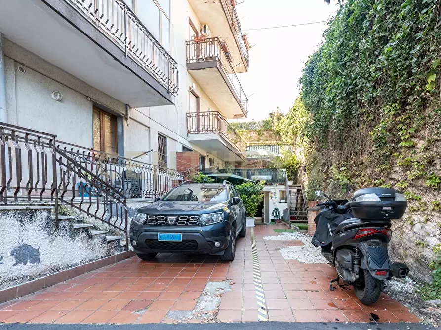 Immagine 29 di Trilocale in vendita  in Via Livorno 87 a Aci Castello