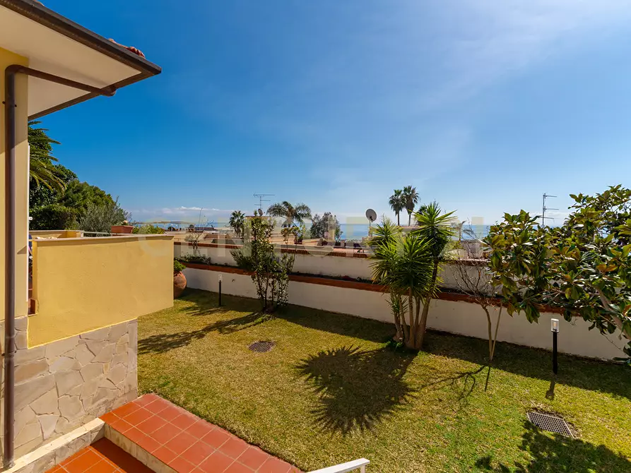 Immagine 26 di Villa in vendita  in Via Antonello da Messina 57 a Aci Castello