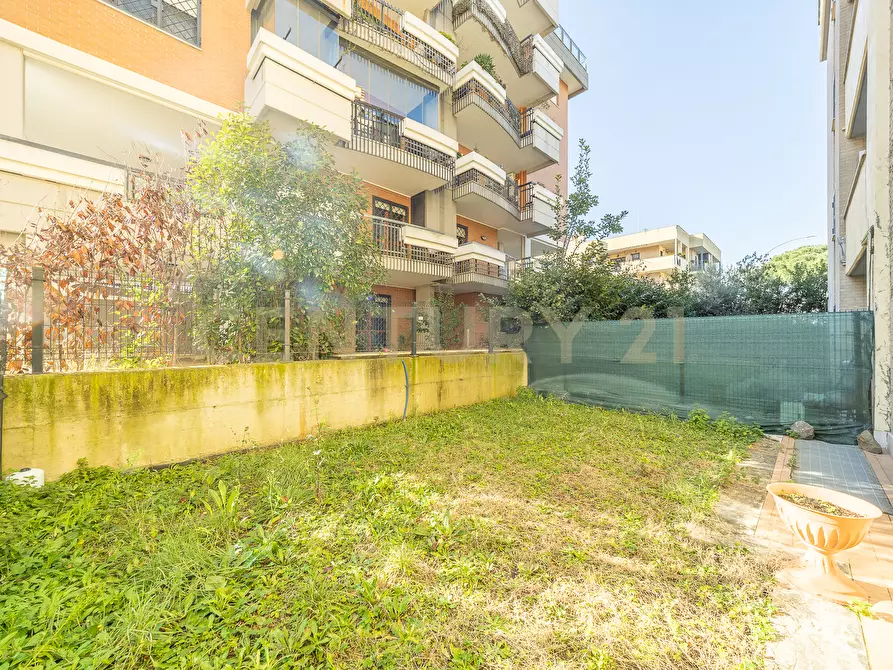 Immagine 18 di Bilocale in vendita  in Via Piero Corti 83 a Roma