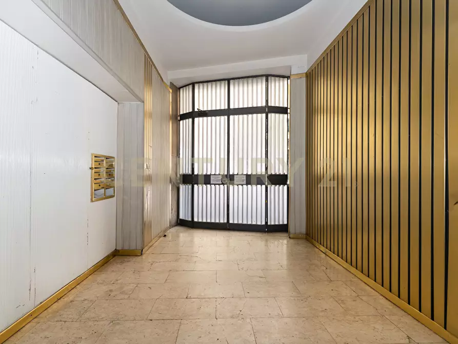 Immagine 48 di Pentalocale in vendita  in Via Enna 15 a Catania