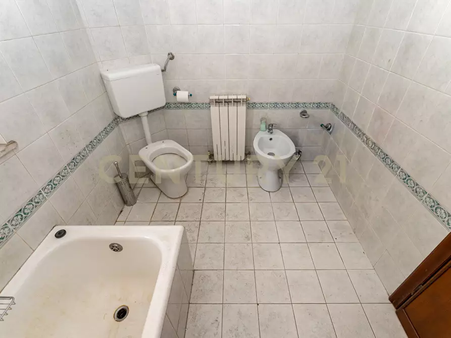 Immagine 28 di Pentalocale in vendita  in Via Milano 60 a Catania