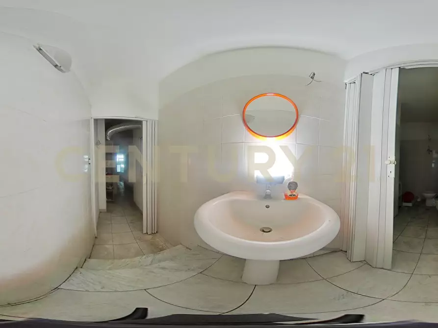 Immagine 34 di Locale commerciale in vendita  in Via Cagliari 51 a Catania