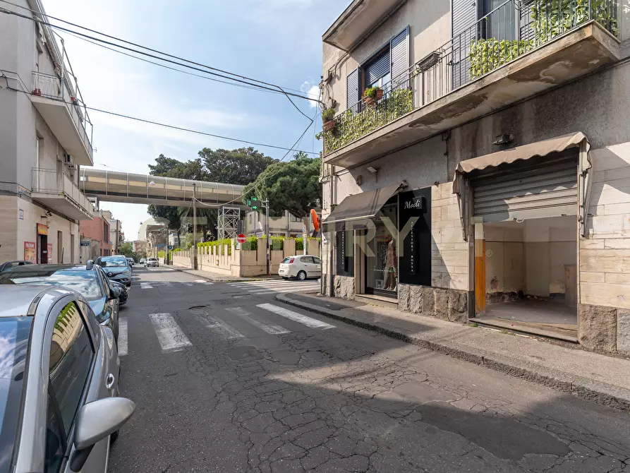 Immagine 3 di Locale commerciale in vendita  in Via del Bosco 107 a Catania