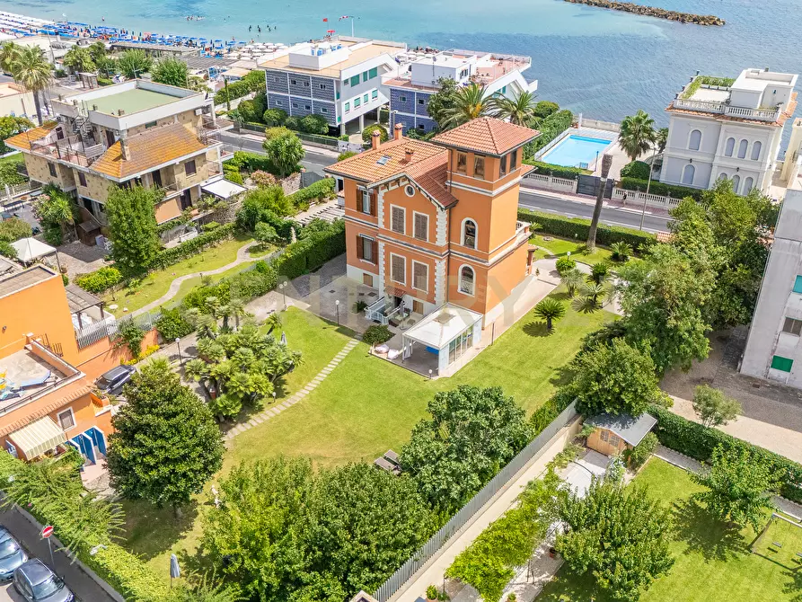 Immagine 9 di Villa in vendita  in Via Aurelia 393 a Santa Marinella