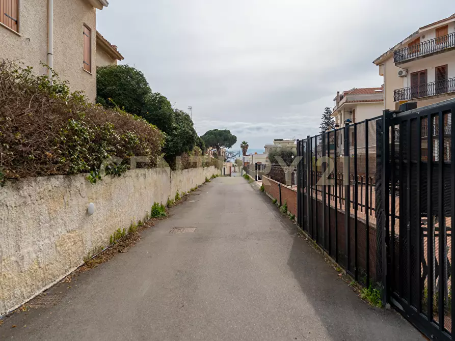 Immagine 5 di Trilocale in vendita  in Via del Sileno 2 a Giardini-Naxos