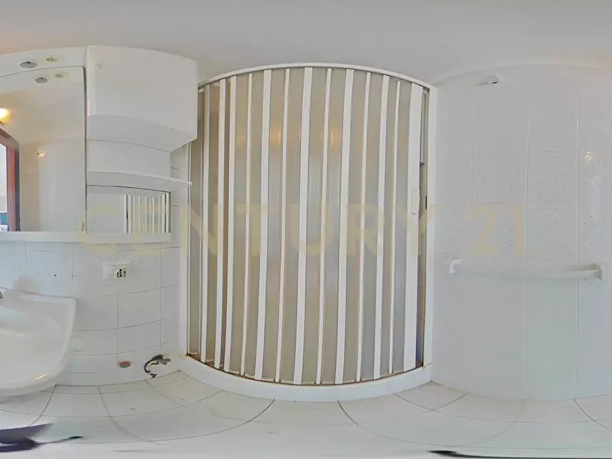 Immagine 80 di Attico in vendita  in Via Finocchiari 12 a Aci Catena