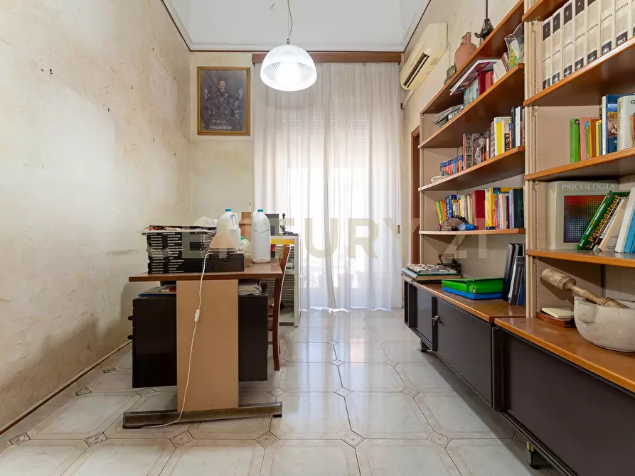 Immagine 12 di Pentalocale in vendita  in Via Giuseppe Garibaldi 179 a Catania