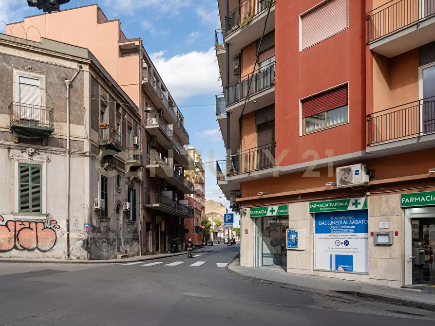 Immagine 14 di Locale commerciale in vendita  in Via Cibele 44 a Catania