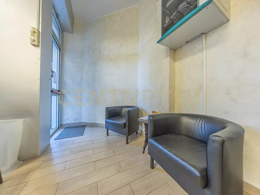 Immagine 6 di Locale commerciale in vendita  in VIA AUGUSTA GENINA 16 a Roma