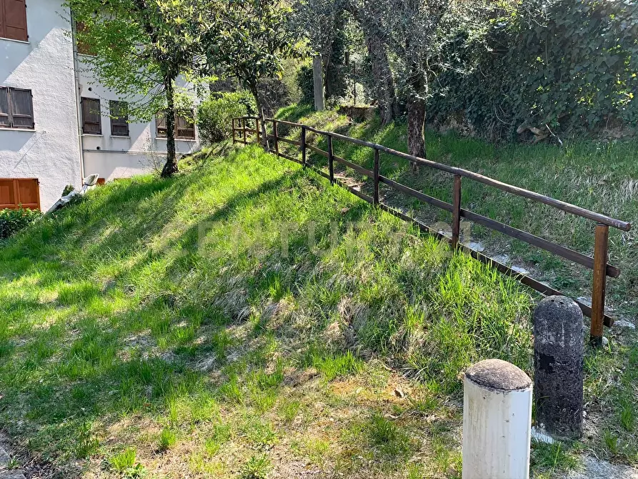 Immagine 14 di Bilocale in vendita  in Via delle Magnolie a San Felice Del Benaco