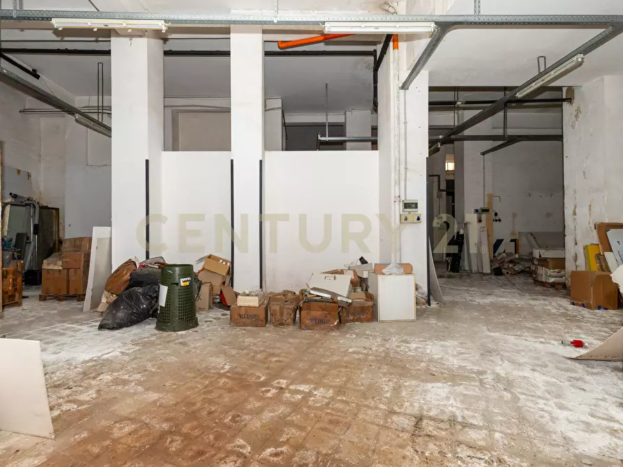 Immagine 33 di Locale commerciale in vendita  in Viale Mario Rapisardi 186 a Catania