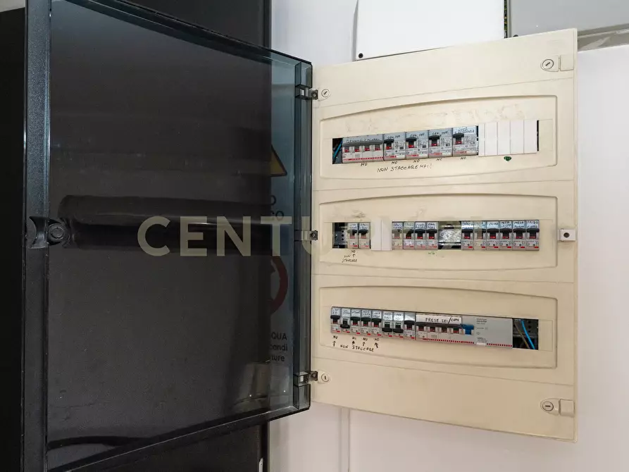 Immagine 33 di Locale commerciale in vendita  in Via Mario Sangiorgi 56 a Catania