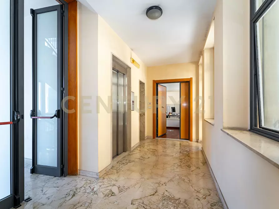 Immagine 6 di Pentalocale in vendita  in Corso Sicilia 64 a Catania