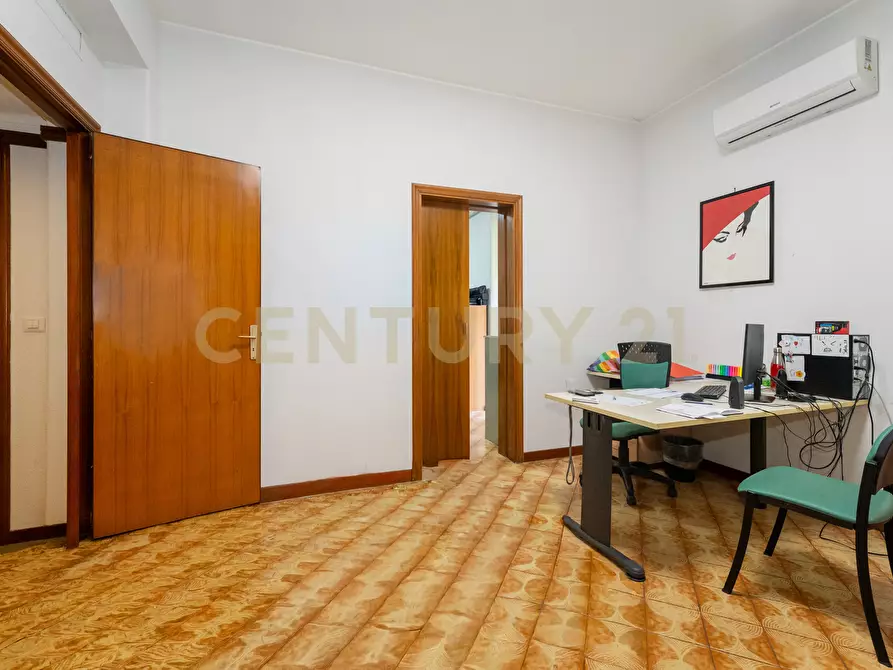Immagine 24 di Ufficio in vendita  in Via Grazia Deledda 2 a Catania