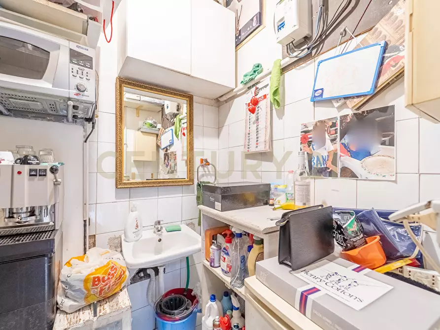 Immagine 30 di Attività commerciale in vendita  in Viale Liegi 49 a Roma