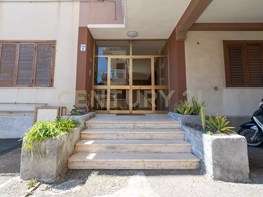 Immagine 37 di Trilocale in vendita  in Via Nazionale a Aci Castello