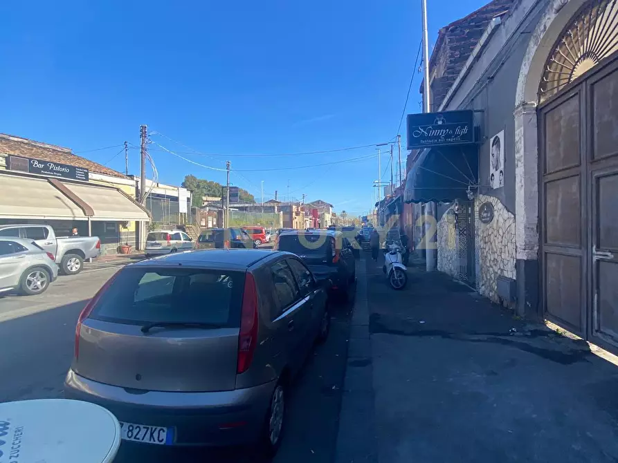 Immagine 4 di Locale commerciale in vendita  in via zia lisa 181 a Catania