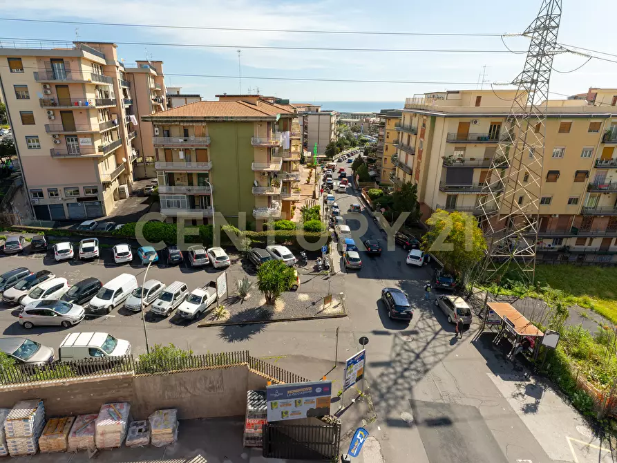 Immagine 25 di Pentalocale in vendita  in Via Carnazza 2 a Tremestieri Etneo