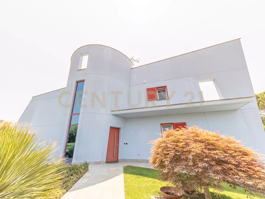 Immagine 1 di Villa in vendita  in Via Palmoli 27 a Roma