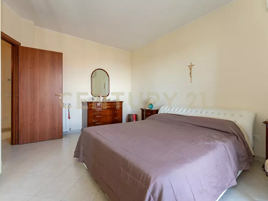 Immagine 35 di Trilocale in vendita  in Via Teocrito 10 a Aci Catena