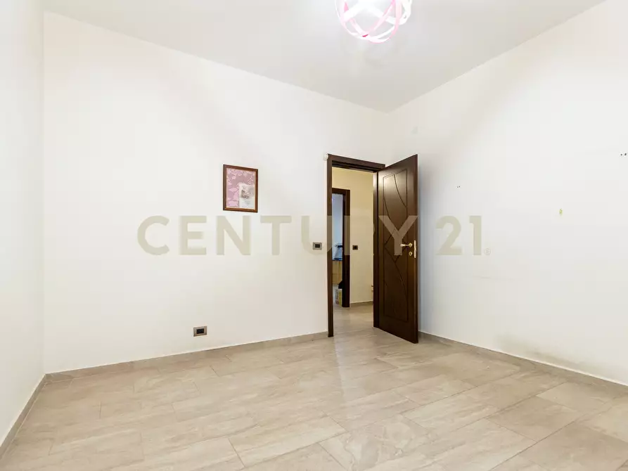 Immagine 30 di Pentalocale in vendita  in Viale Carmine Caruso 10 a Motta Sant'anastasia