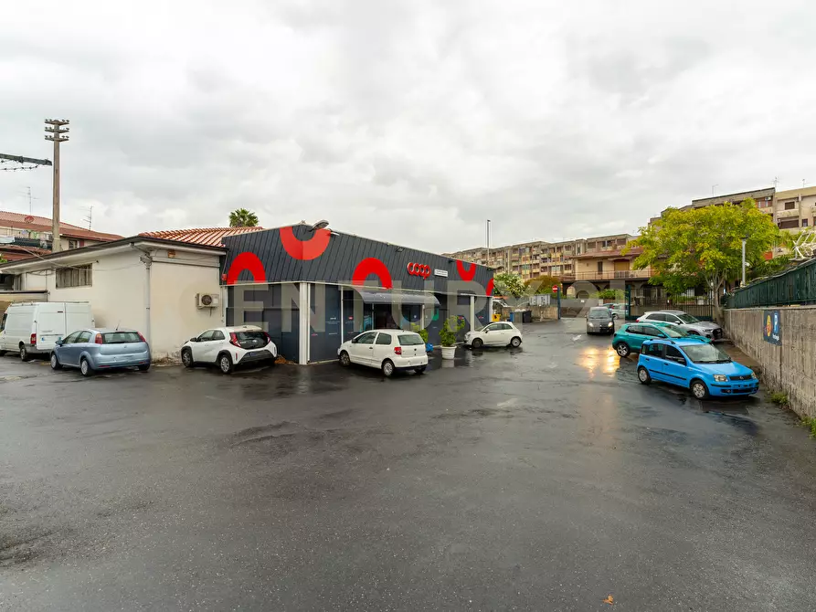 Immagine 16 di Locale commerciale in vendita  in Via Galermo 185 a Catania