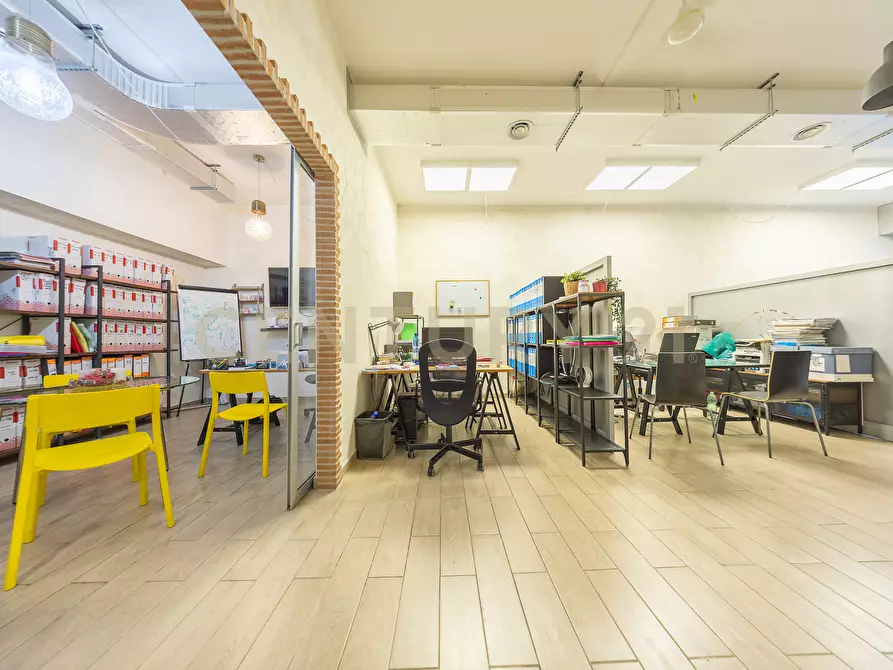 Immagine 14 di Locale commerciale in vendita  in VIA AUGUSTA GENINA 16 a Roma